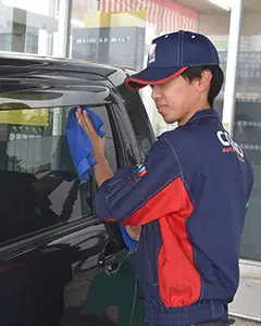 先輩社員の働く様子
